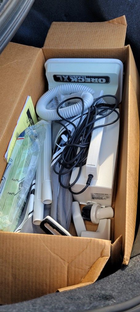 Oreck XL Compact Canister Vaccum