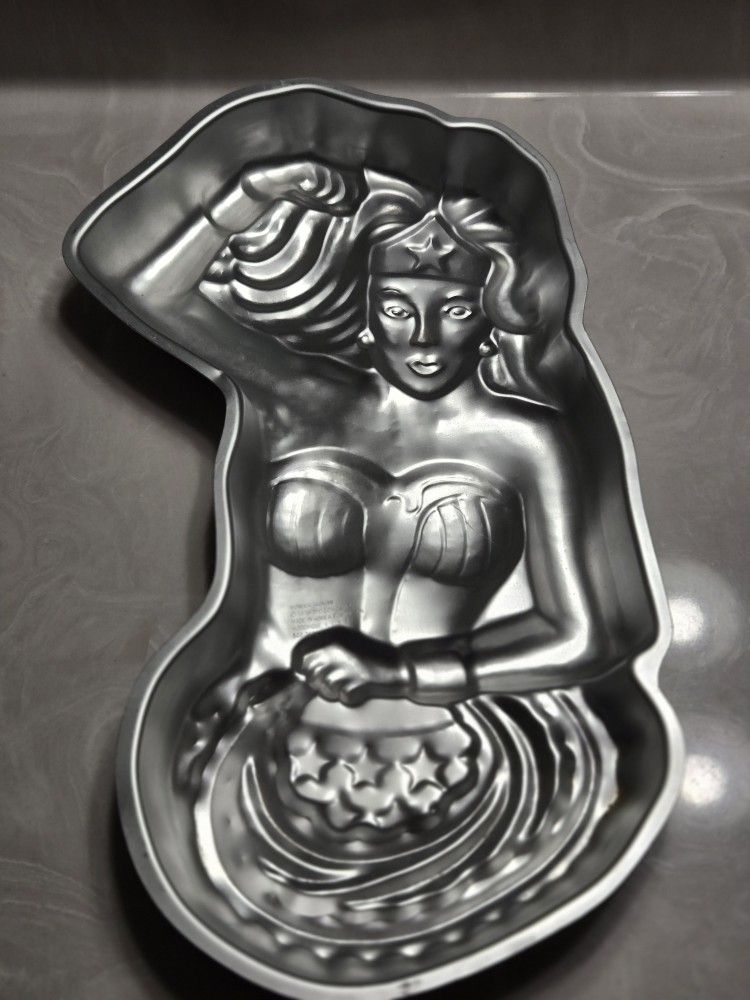 Wonder Woman Cake Pan Wilton Dc Comics #(contact info removed) Vintage 1978 Retired