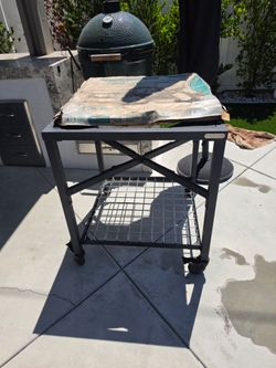 Big Green Egg Modular Nest Expansion Frame with a stainless-steel grid insert and casters.