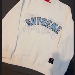 Supreme crewneck all sizes small,medium,large 80$