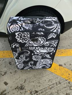 22 inches Vera Bradley Rolling Spinner Suitcase