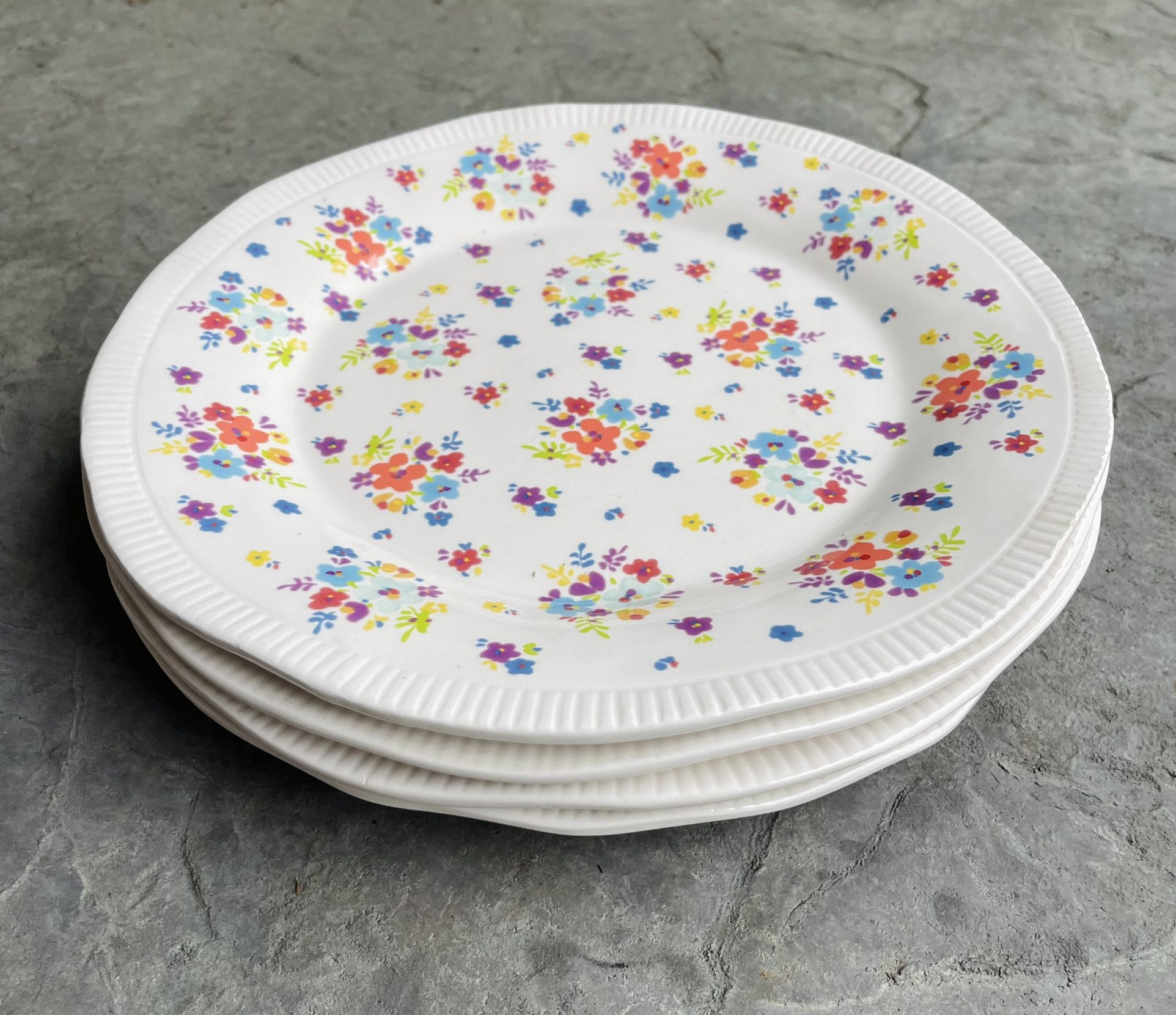 Gibson By Urban Market "Life On The Farm" Pattern Floral Dinner Plates