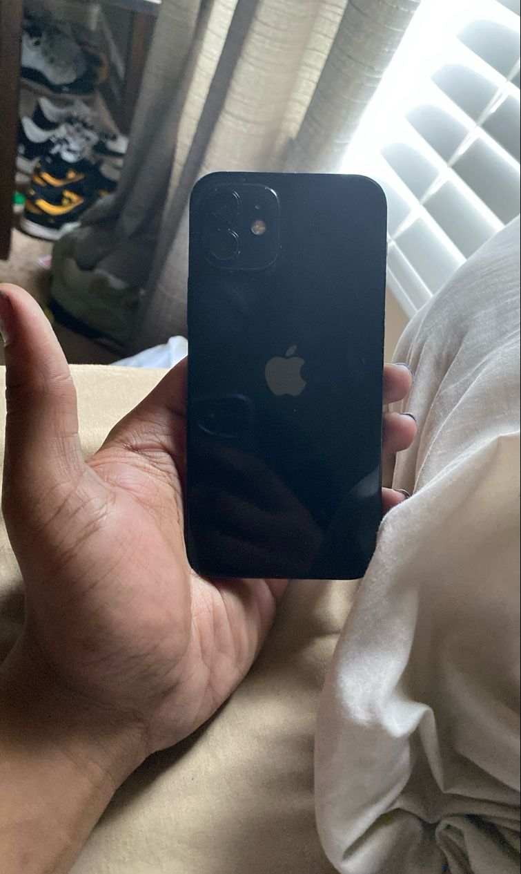 Black iPhone 12 - 64GB - ⬛️ - Unlocked