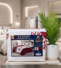 The Lilianna King 3-Piece Reversible Quilt Set