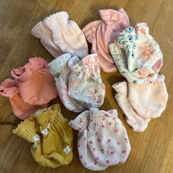 Newborn Mittens (Girl)