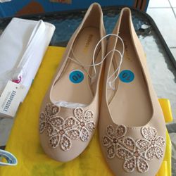 Nice Dollhouse Women's Flat Shoes Size 10 Brand New