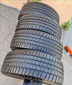 245/70/17 Michelin đđ Vendo un set de llantas con 80% de vida las 4 đđ