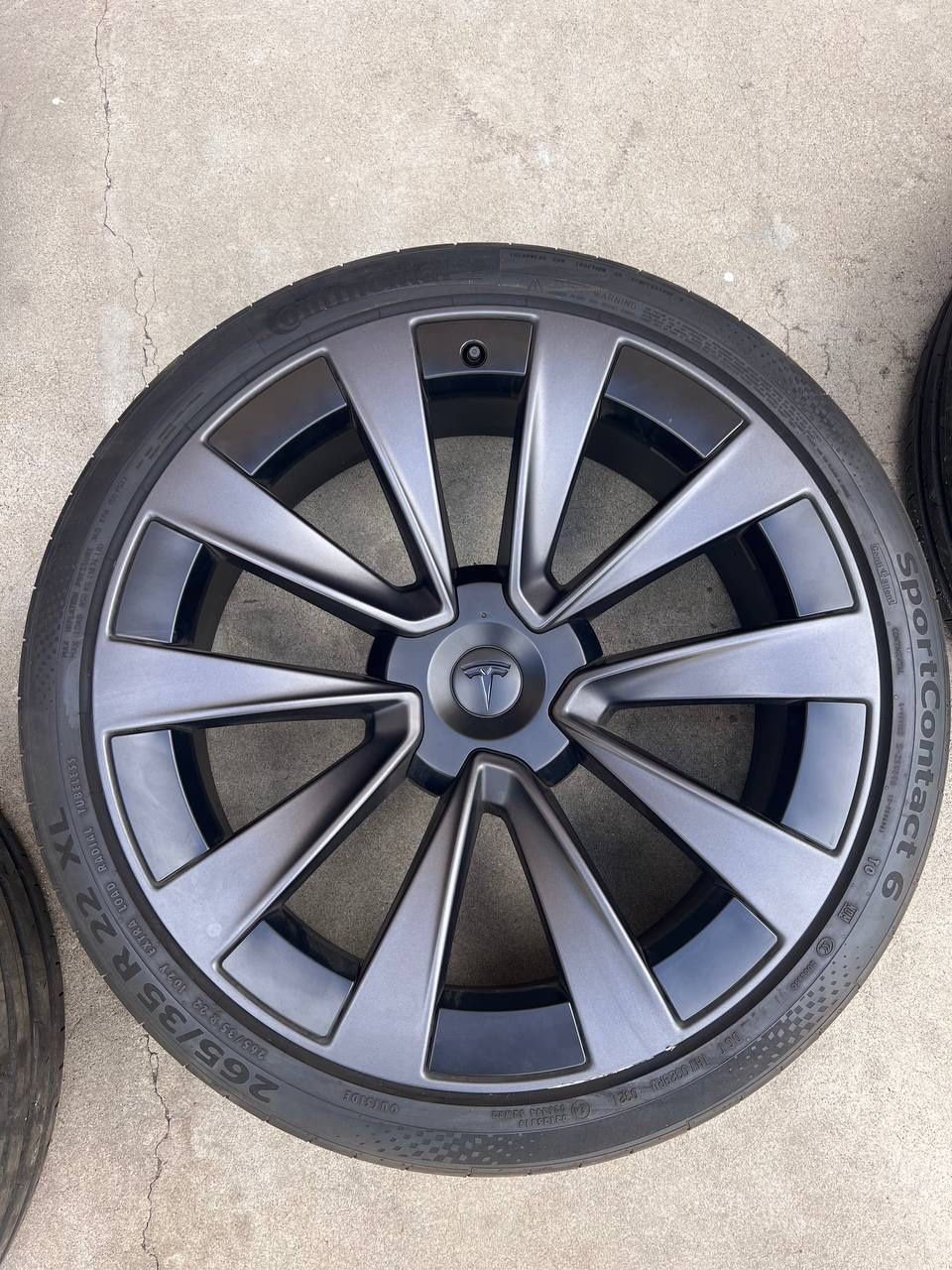 Tesla Model X Set Rims With Tire 265/35 R22 And 285/35 R 22 Continental