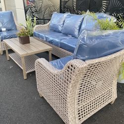 Brand New Patio  Set In Box
