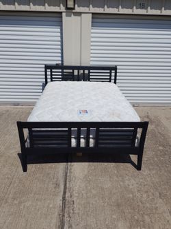 Queen 👑 size bed frame