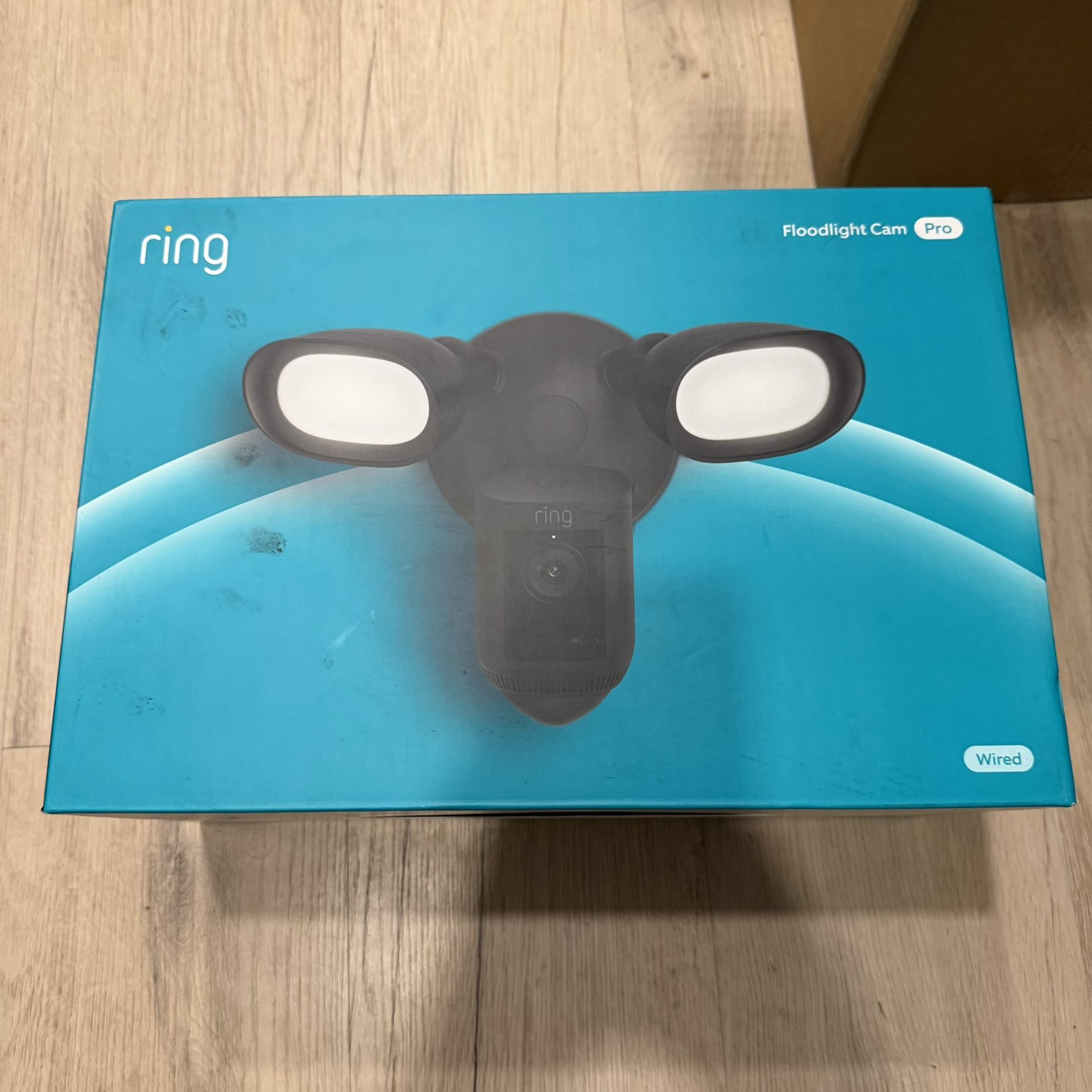 Ring floodlight cam pro wired - black