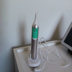 New Quip Electric Toothbrush 