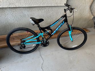 Huffy mountain bike in good shape No flats ready to ride