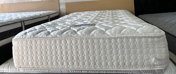 Queen Size Mattress (Colchon Queen Size)