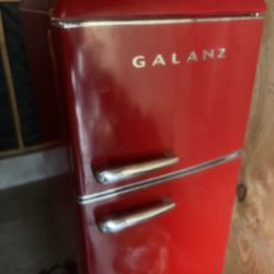 Galanz Mini Fridge Original 