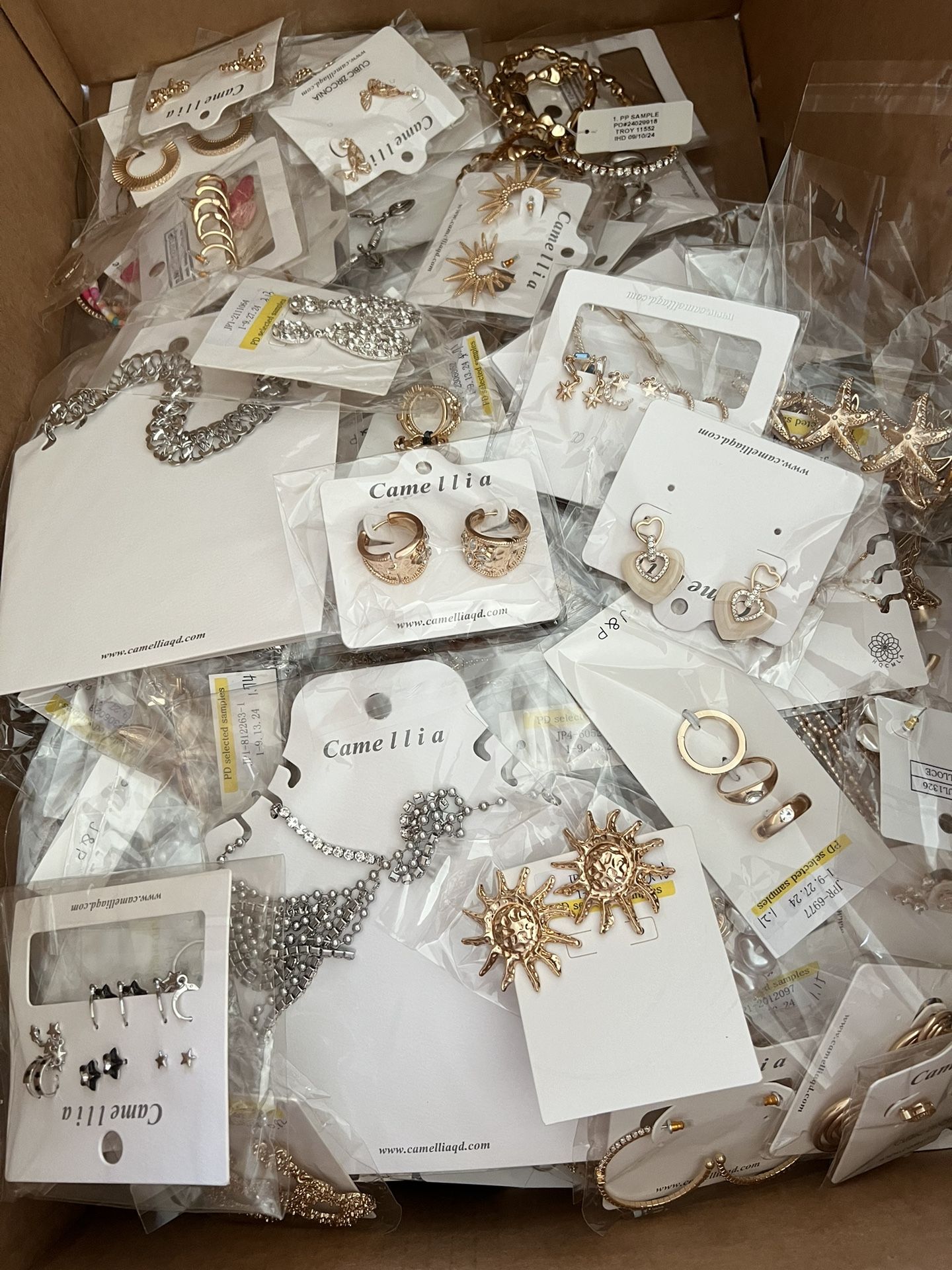 Large Of Box Fantasy Jewelry Over 600 Pieces 