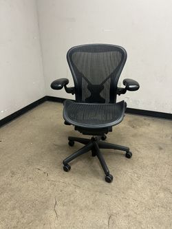 Herman Miller Aeron Chair Size B With Posturefit