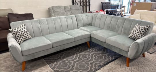 New Velvet MCM Sectional Couch! Free Delivery 🚚!