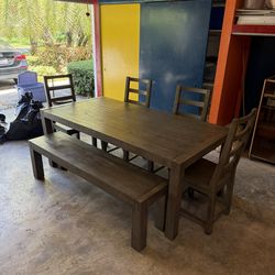 Dinning Room Table (City Furniture) Farmhouse Style