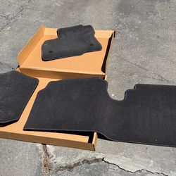 Gently Used Chevrolet Bolt EUV 2022-2026 OEM Black Fabric Floor Mat Set