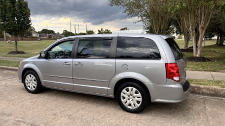 2017 Dodge Caravan SE 94.000 Miles 
