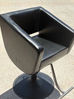 Black Leather Salon Styling Chair