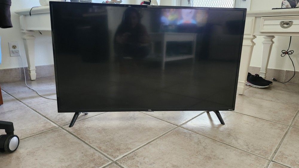 40in Tv..ROKU  TCL 
