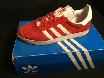 Vintage Adidas men’s tennis shoes