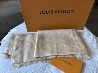 BRAND NEW 🔥 Louis Vuitton monogram Shine Shawl