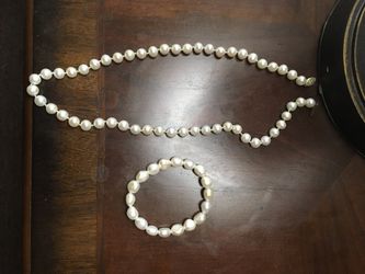 Pearl Necklace and Pearl Bracelet