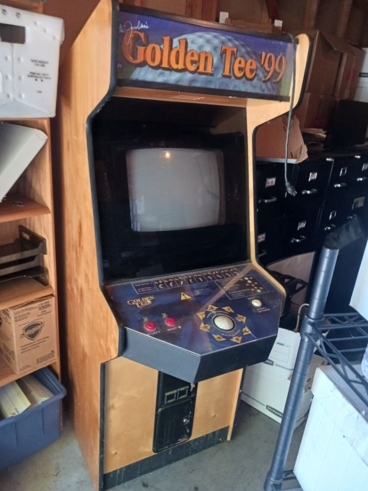 Golden Tee ‘99 Arcade Machine – Original Cabinet – Gilroy, CA