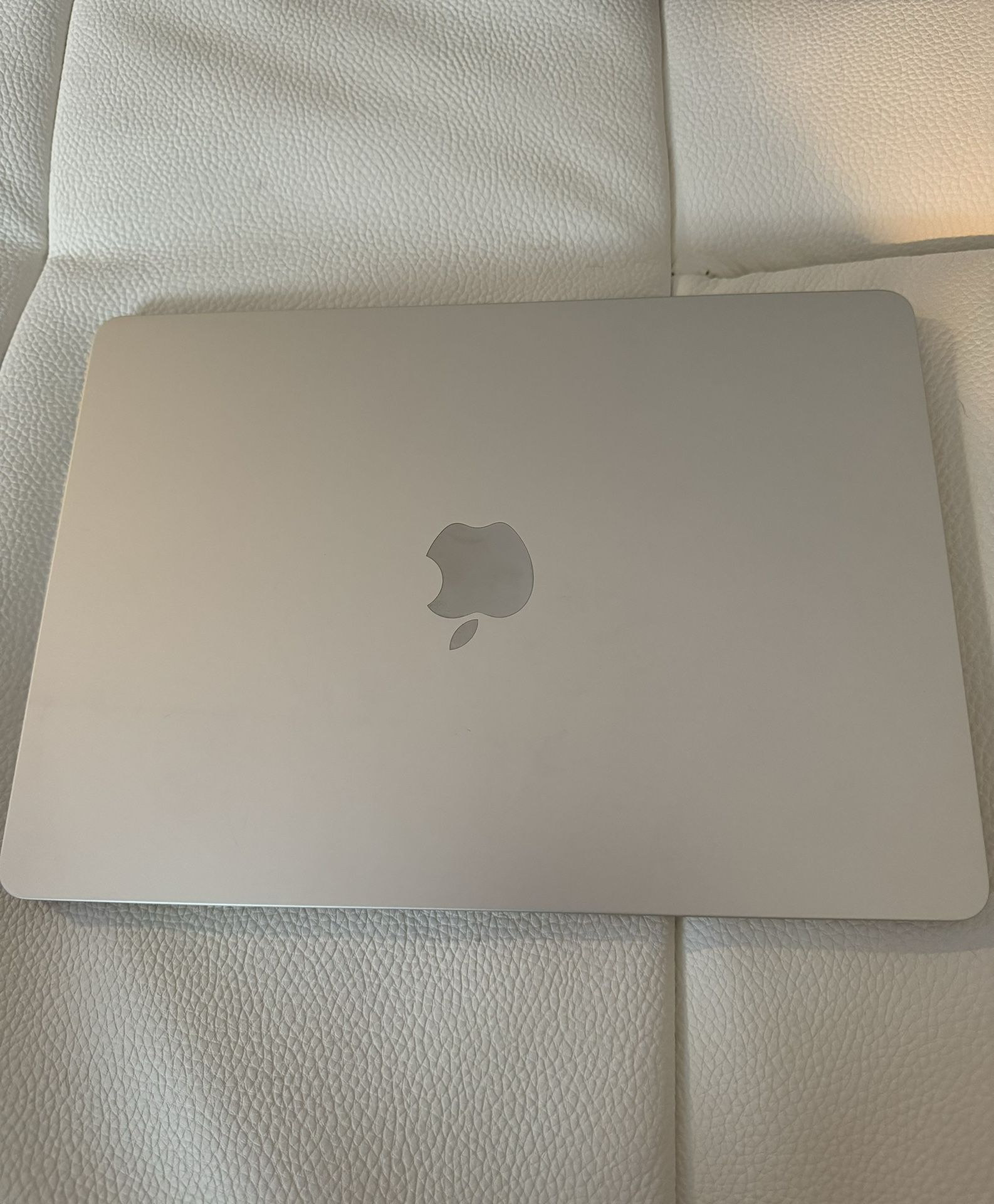 Apple 2022 MacBook Air M2 Chip (13-inch)