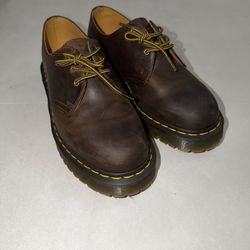 DR. MARTENS • OXFORDS