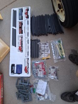 Santa Fe Model Train Set with Tracks and Accessories