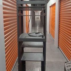 Open Face Server Rack With 26 Port Netgear Switch 