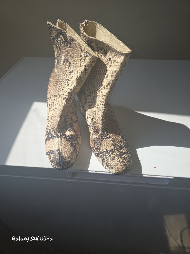 Buckle Brand Snake Skin Boots 7.5 Sz