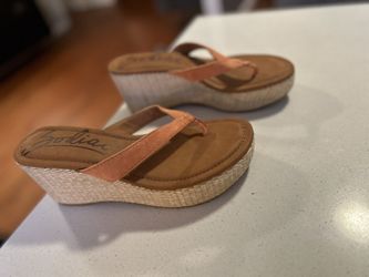 Cute Sandals Size 9