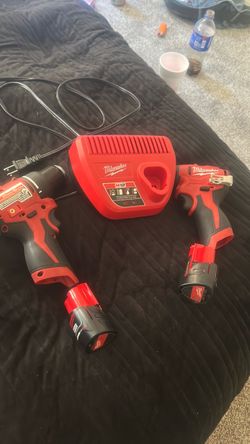 Milwaukee M12 Drill Set with Charger and Battery