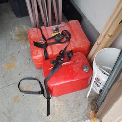 @2 Outboard Gas Cans Like New 12 Gallon 6 Gallon Vintage 