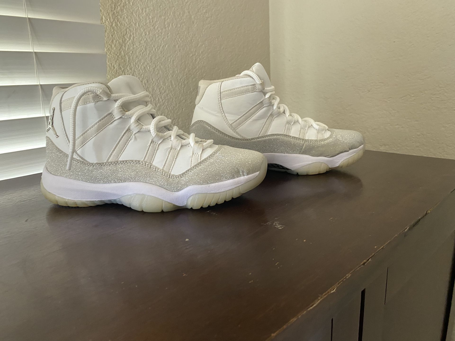 Jordan 11 Vast Grey