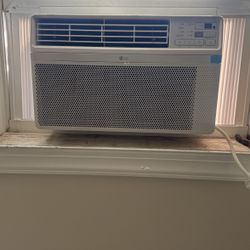 Lg Air Conditioner Gentely Used