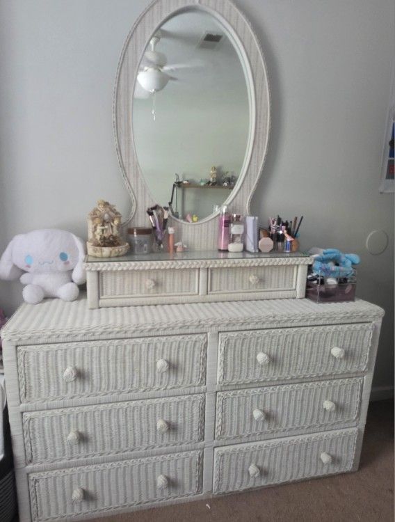 6 White Drawer Wicker Dresser Set