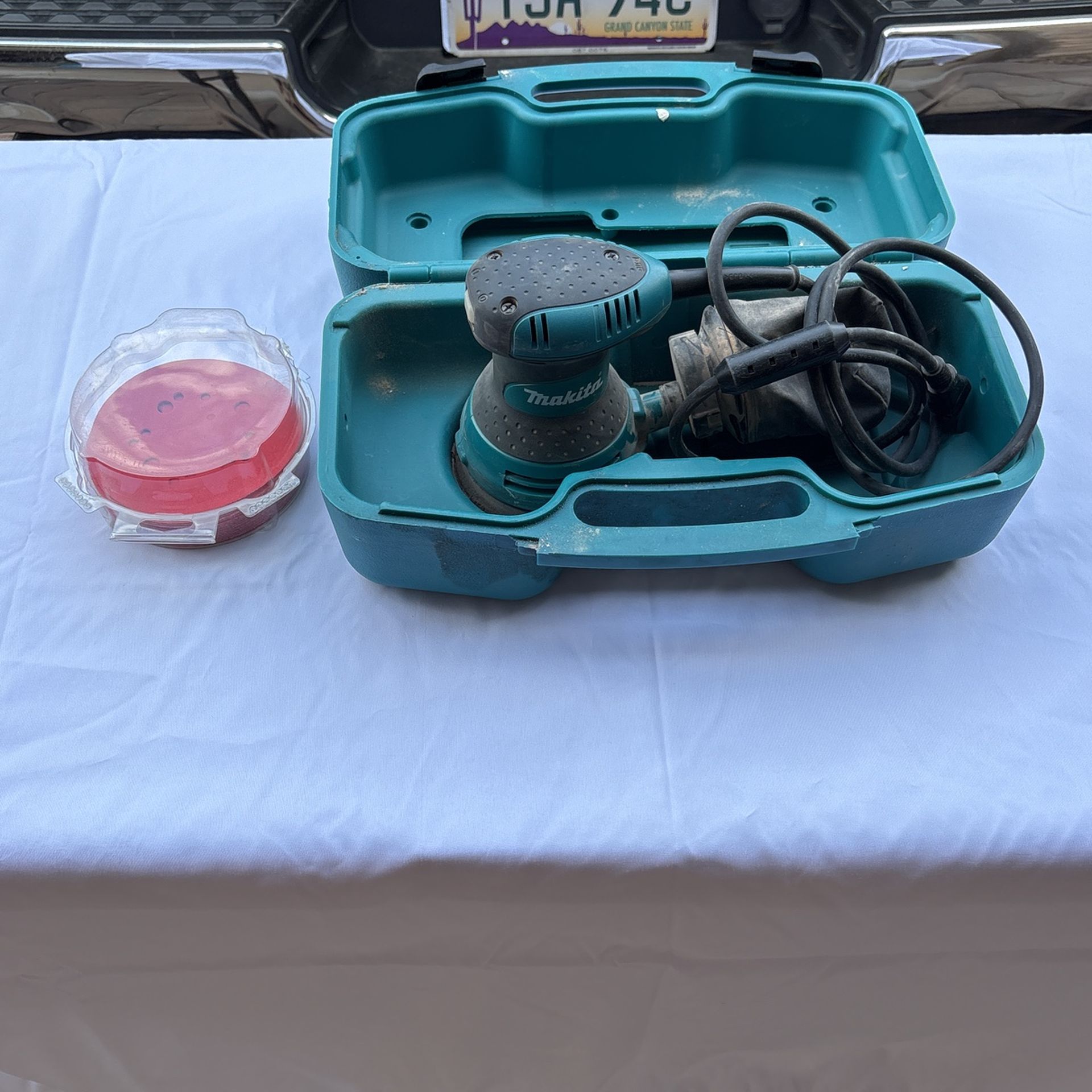 Makita Orbital Sander - Plug In