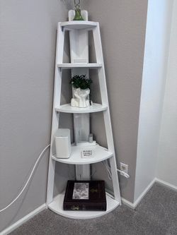 Corner shelf