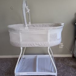  Slightly Used Bassinet 