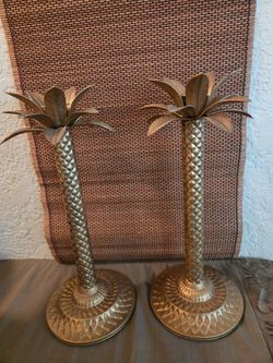 Pretty candle holders in excellent condition like new