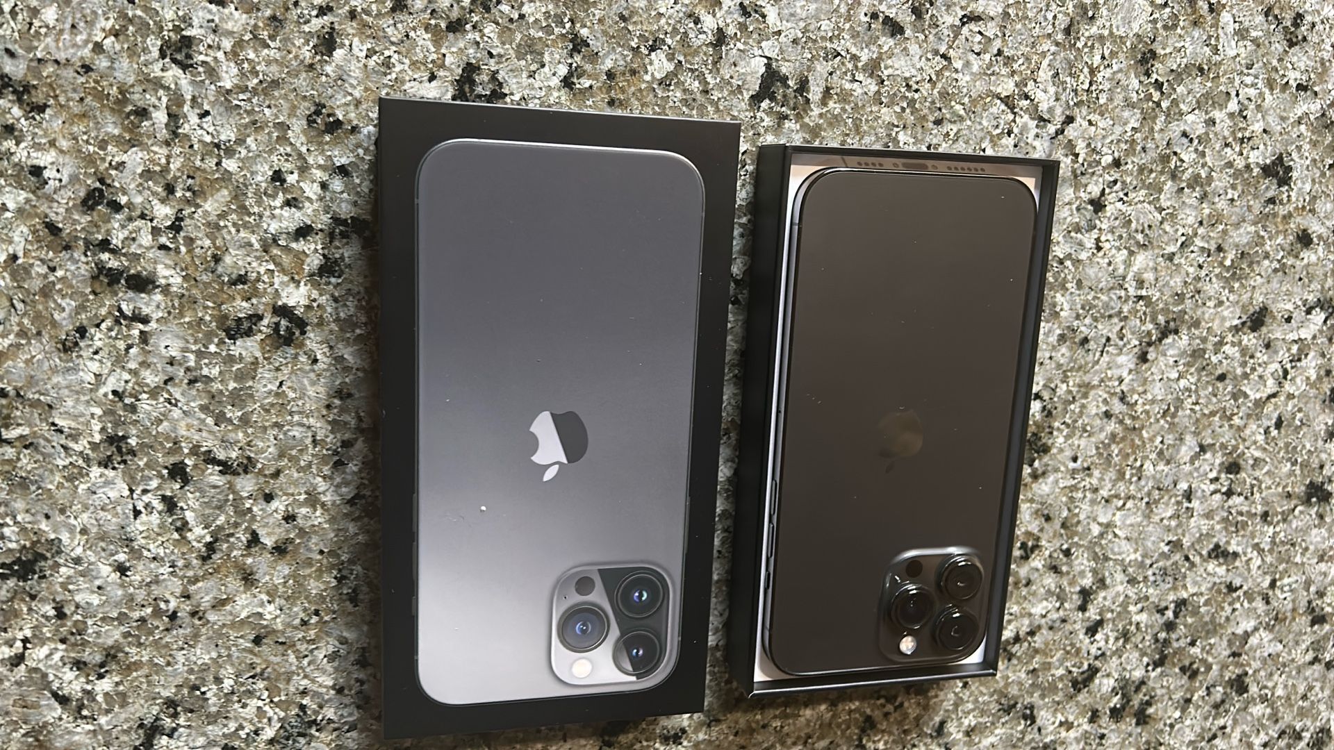 iPhone 13 Pro Max 256gb Unlocked With Box And Charger And Case