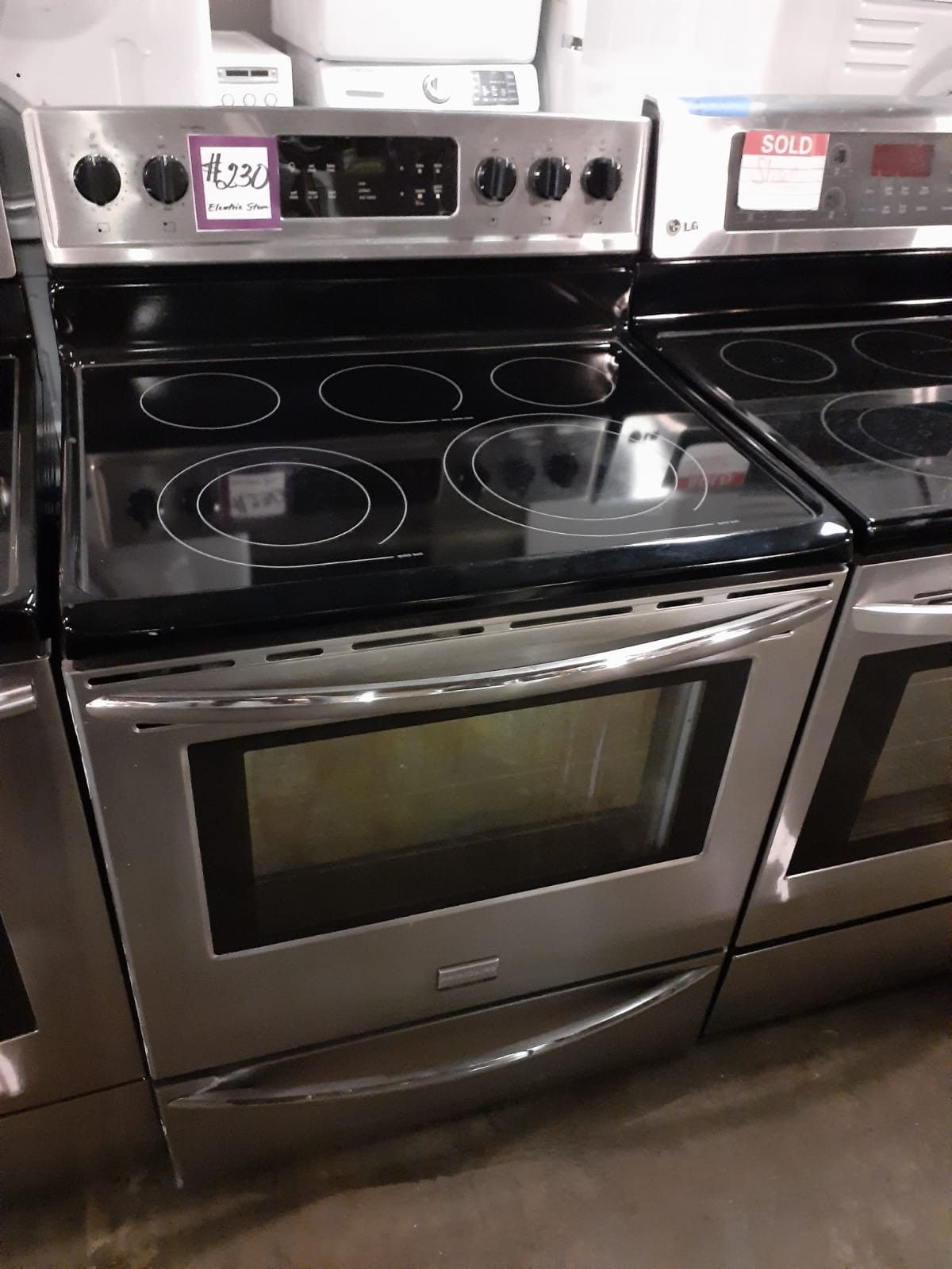 FRIGIDAIRE gallery glass top electric stove stainless steel in excellent conditions with 4 months warranty