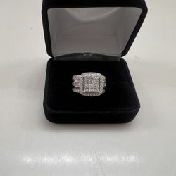 LADY'S DIAMOND FASHION RING