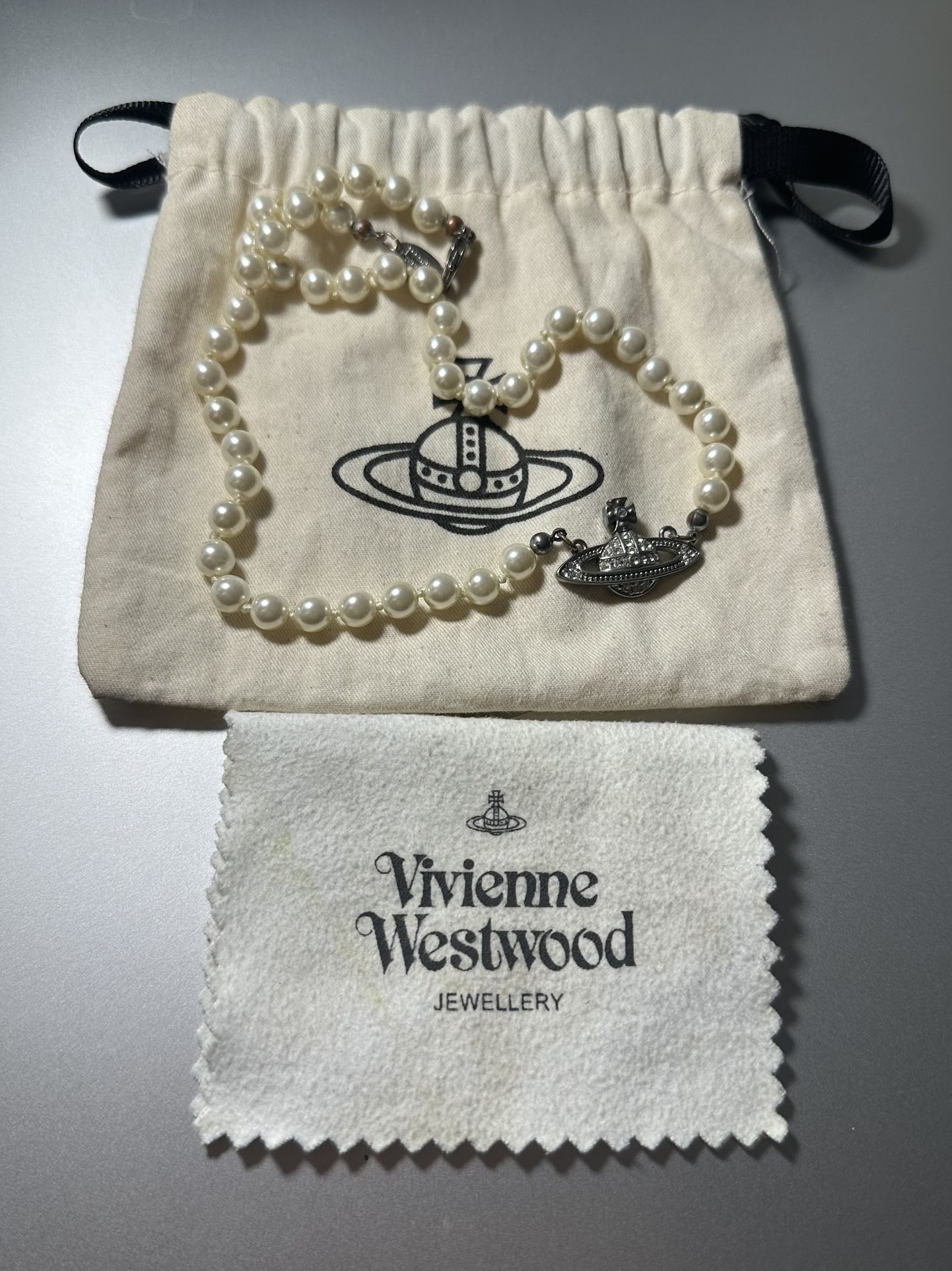 Vivienne Westwood necklace - Mini Bas Relief Pearl choker